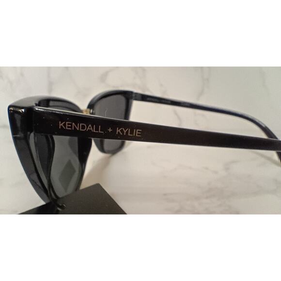 KENDALL + KYLIE "Clara" Black Oversized Womens Cat Eye Sunglasses - NEW - Picture 2 of 7